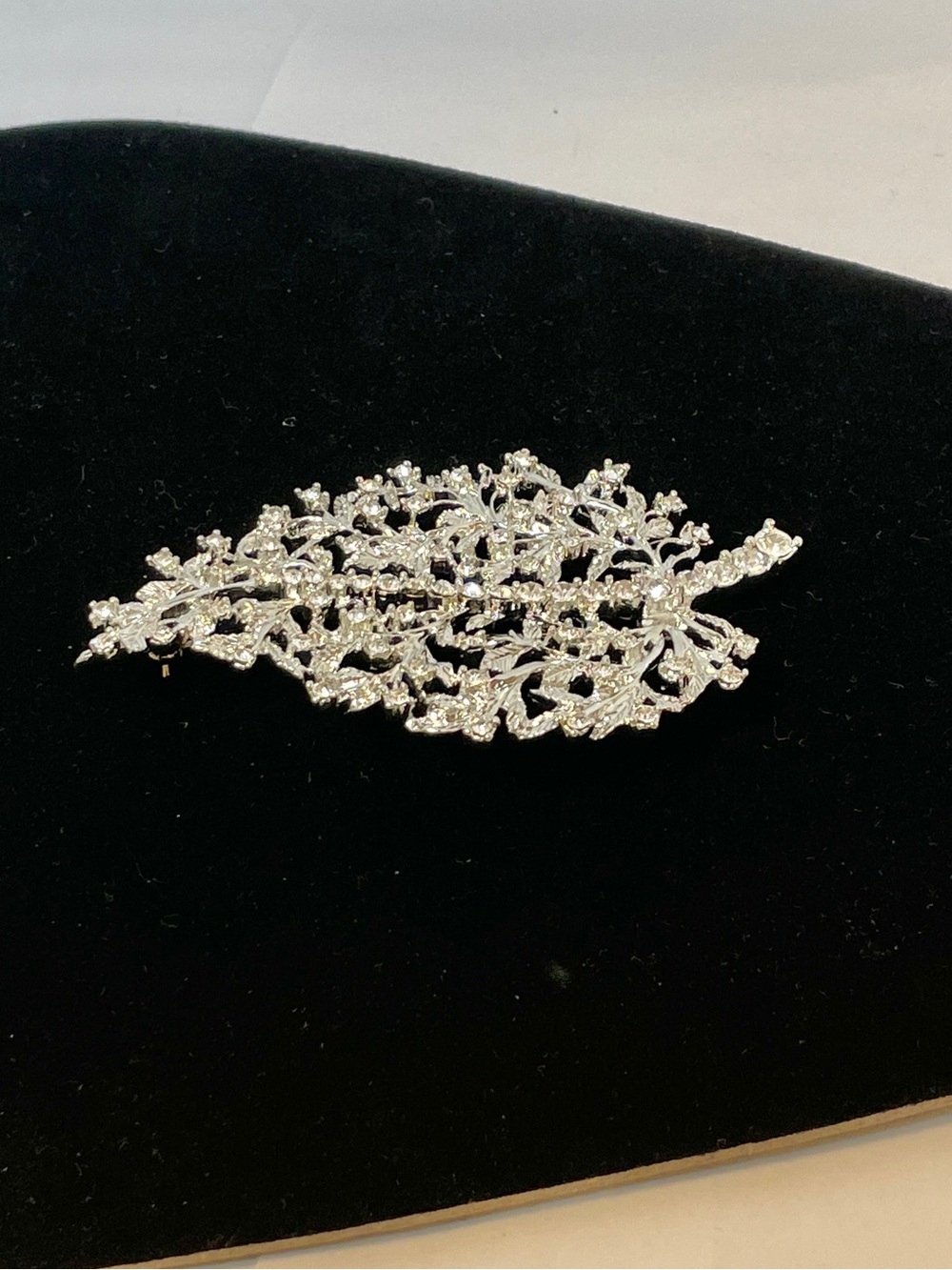 VINTAGE LARGE CLEAR RHINESTONE CRYSTAL BROOCH BEAUTIFUL ESTATE STATEMENT PIECE!
